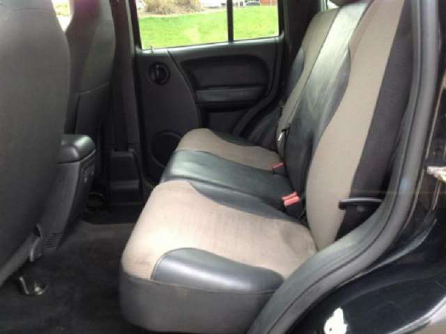 2004 Jeep Liberty 4dr Sport 4WD SUV